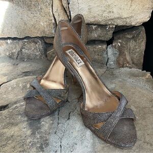 Badgley Mischka Metallic silver gold open toe pump size 8.5